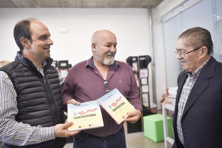 El libro de la cumbia en manos de sus músicos