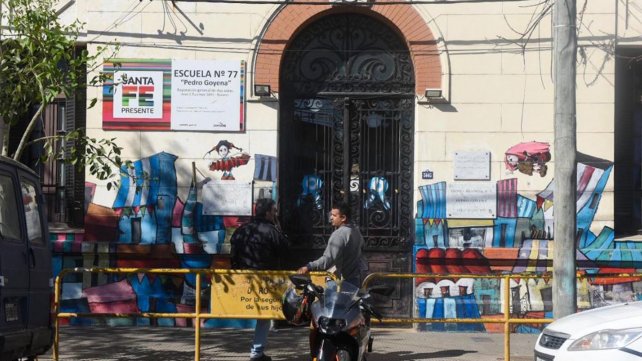 La madre de un alumno golpeó a una maestra