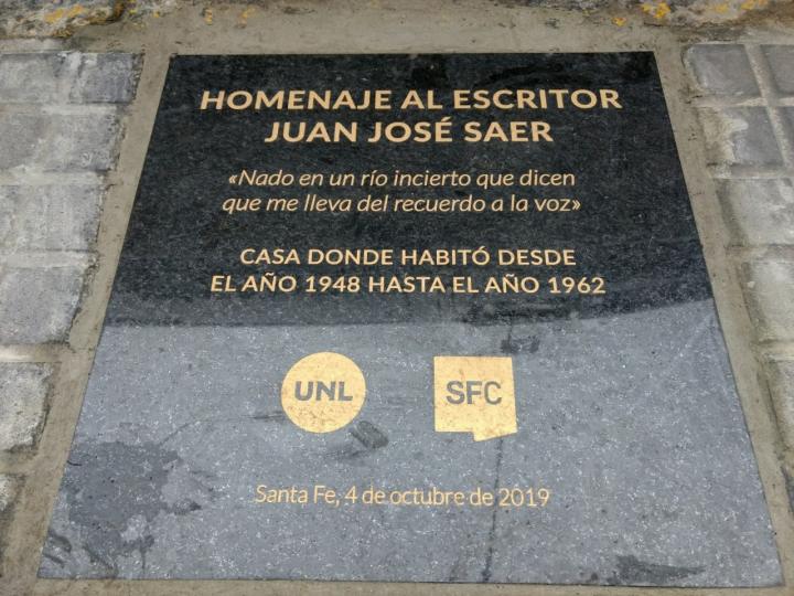 Santa Fe homenajeó al escritor Juan José Saer