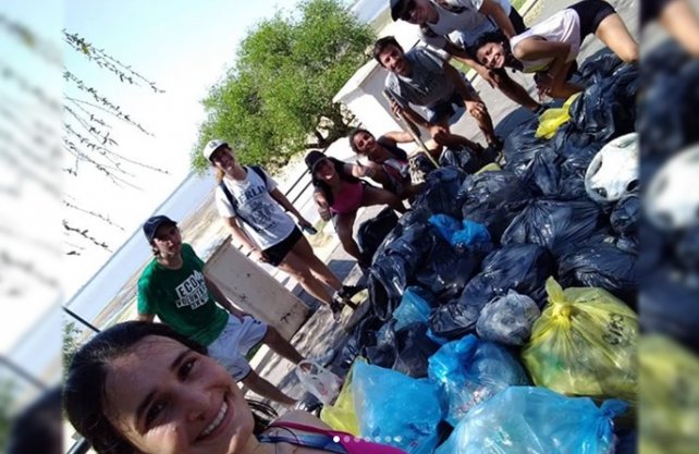 Un grupo de santafesinos limpió la Laguna Setúbal