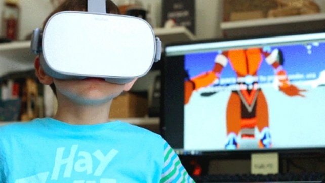 Los chicos usarán un casco 360 mientras los vacunan