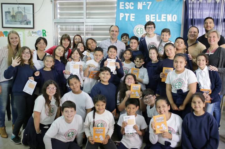 Santa Fe: chicos producen accesorios para mascotas