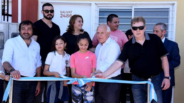 Lifschitz entregó viviendas y lotes en Rosario