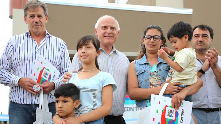 Lifschitz entregó nuevas viviendas en Santa Fe