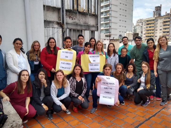 Médicos residentes de Pami están en negro 
