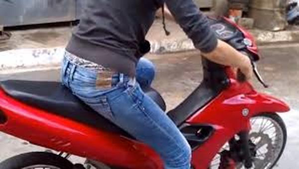 Motochorra le robó la jubilación a una mujer