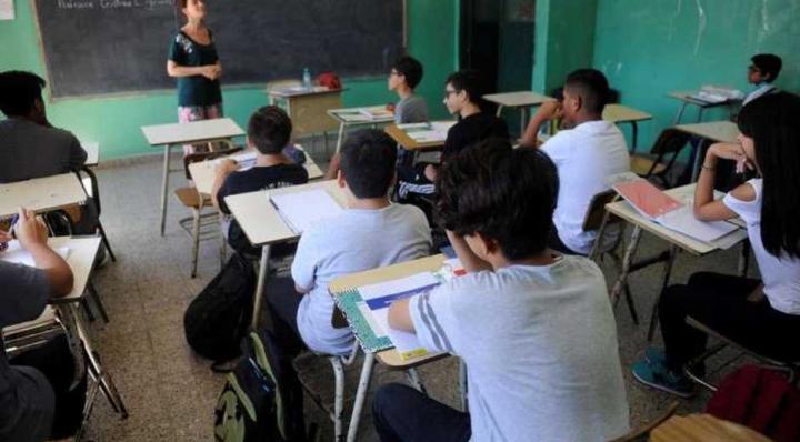 Suspenden la designación de cargos docentes sin concurso