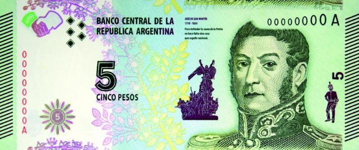 Los billetes de 5 pesos salen de circulación