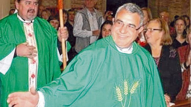 Expulsaron de la Iglesia a un cura de Santa Fe