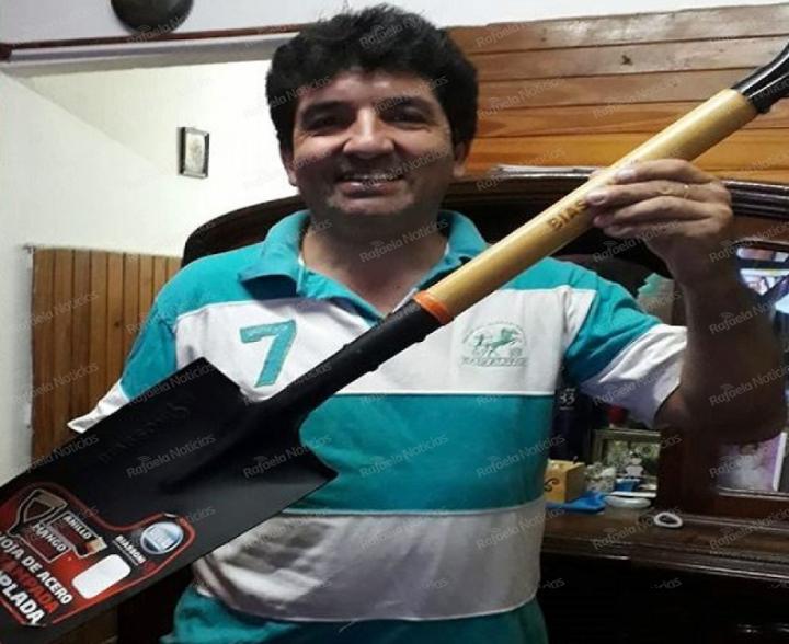 Devolvió $ 2 millones y le regalaron una pala