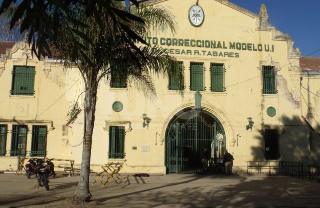 Celulares, “chuzas” y bebidas en la cárcel de Coronda 