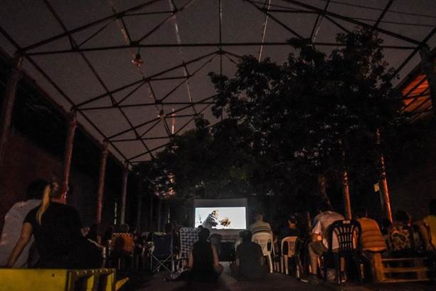 Cine a cielo abierto congregó a más de 800 personas