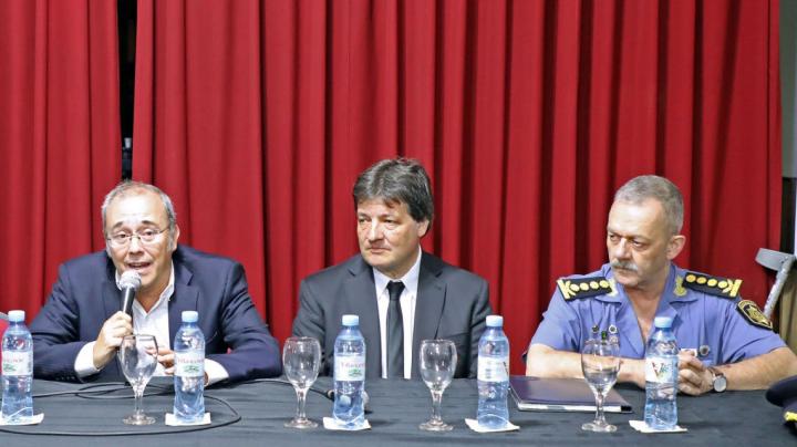 Capacitan a las fuerzas policiales y a los clubes para elevar la seguridad