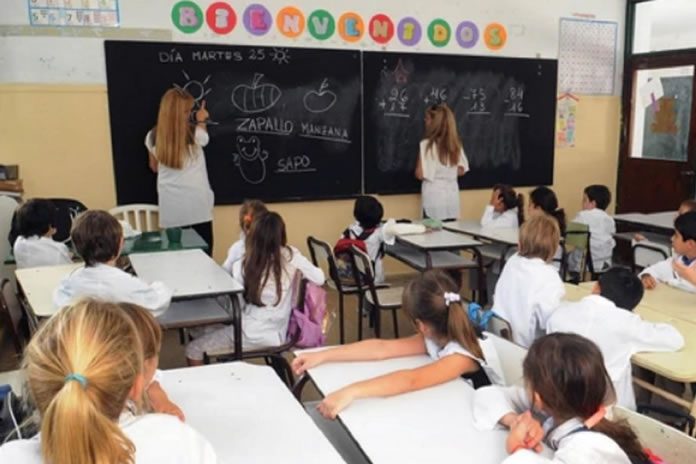 Niños con fiebre o dolor de garganta no deben asistir a la escuela