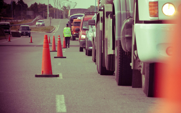 Operativos en rutas del cordón industrial para ordenar el tránsito