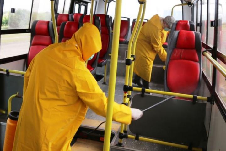 Desinfectan el transporte público de Santa Fe