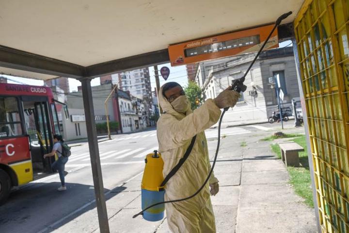 Desinfectan las principales avenidas de Santa Fe