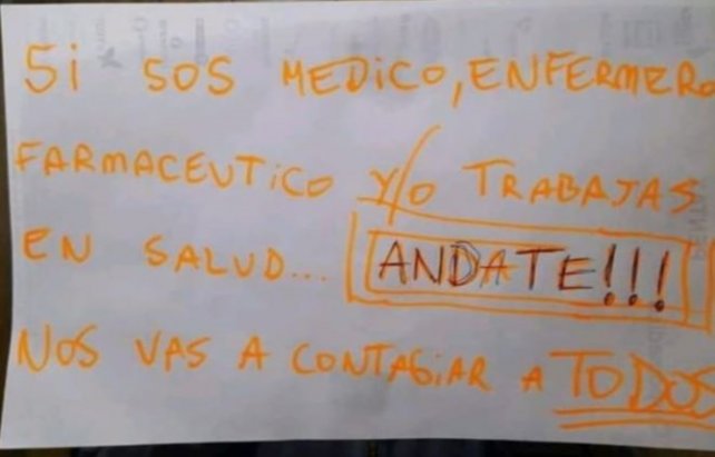Piden a dos médicos santafesinos que dejen un edificio