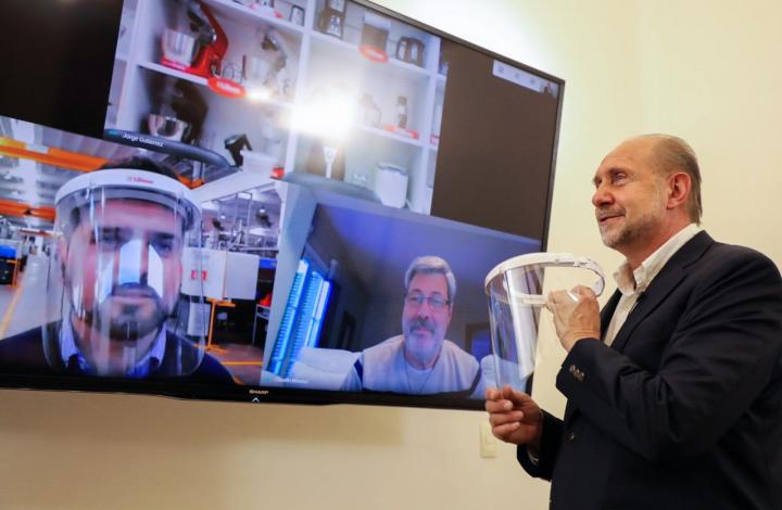 Una fábrica donó 15.000 máscaras de protección facial 