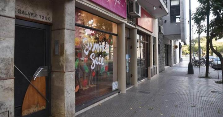 Horarios reducidos y medidas más estrictas en los comercios 