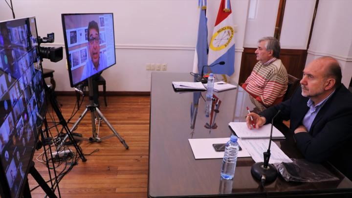 Perotti, en videoconferencia con municipios, comerciantes e industriales