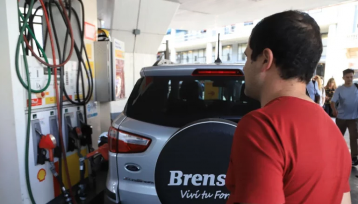 No exigirán barbijo para cargar nafta