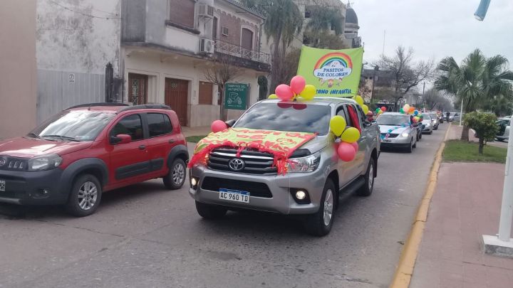 Reconquista se llenó de globos y colores