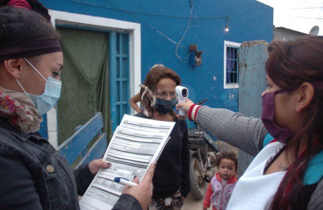 Rosario: buscan casa por casa a posibles contagiados 