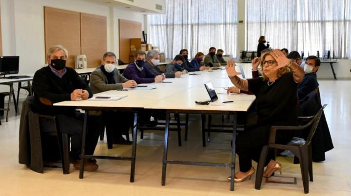 Santa Fe evalúa restringir las reuniones sociales