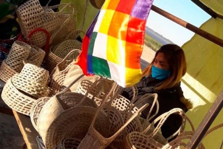 Artesanías Qom: legado cultural en la Feria de la Costanera