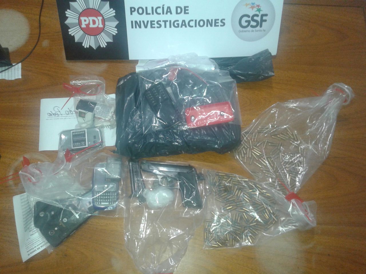 Parte del material secuestrado.