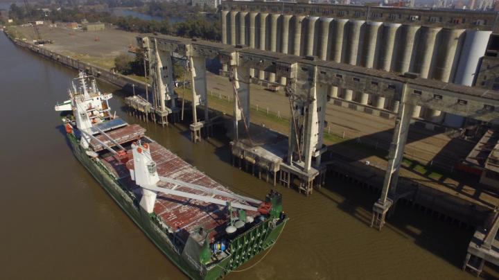 Puerto de Santa Fe: 10 mil toneladas exportadas en un mes