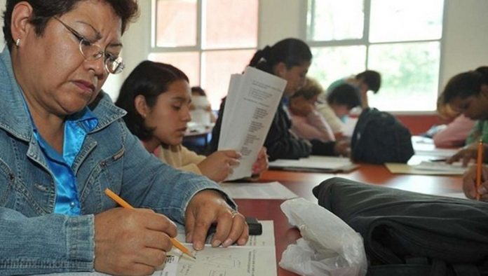 Convocan a los jóvenes a terminar la secundaria