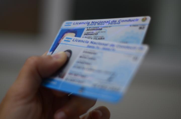 Prorrogan por 240 días los carnés de conducir