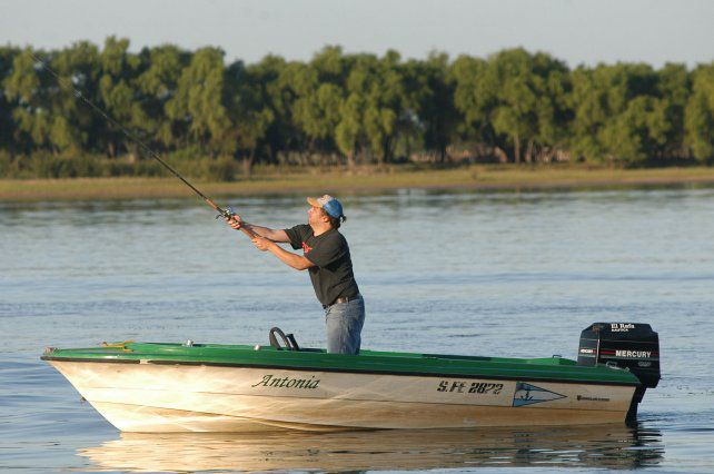 Habilitan la pesca deportiva y la navegación en Santa Fe