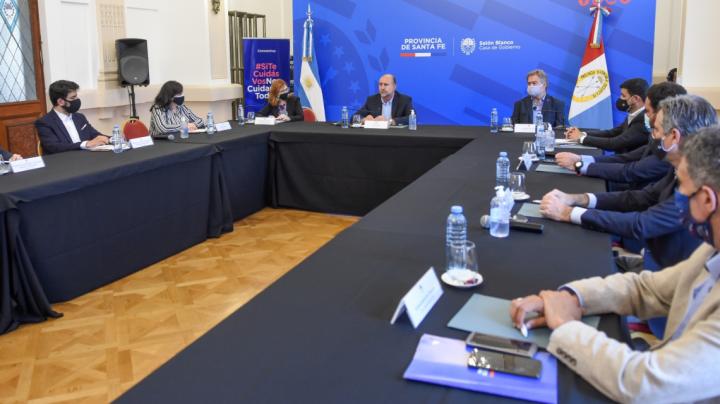 El gobernador presentó el programa “Municipios de Pie” 