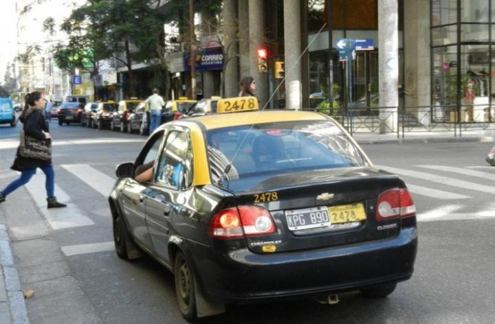 Jatón autorizó la suba de la tarifa de taxis 