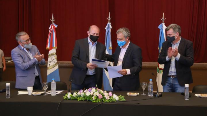 Perotti entregó $ 13,4 millones a gobiernos locales