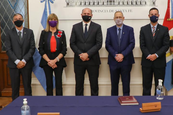 Perotti gobierna 2021 con nuevos ministros