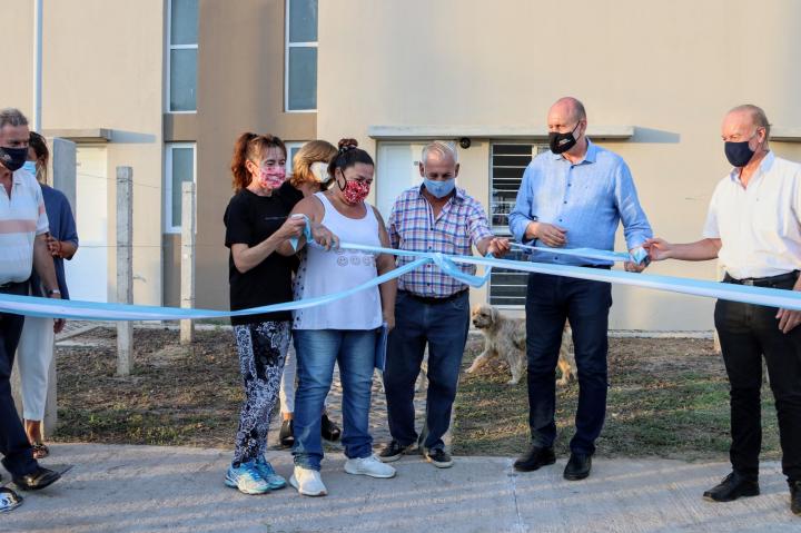 Perotti inauguró más viviendas en Santa Fe