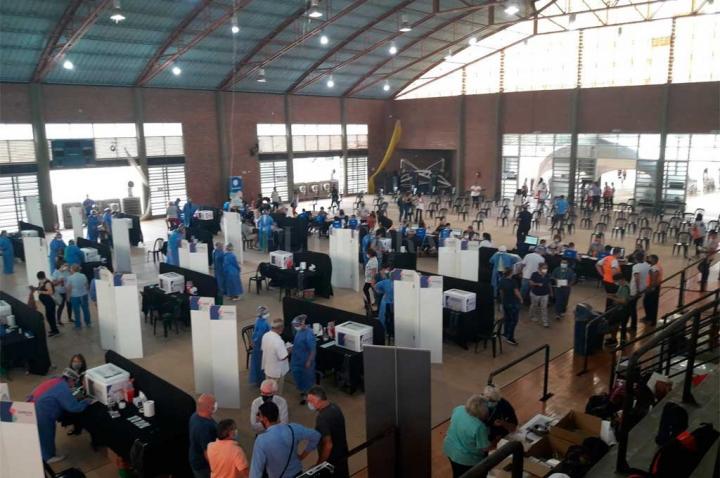 Docentes santafesinos ya reciben la vacuna contra la covid