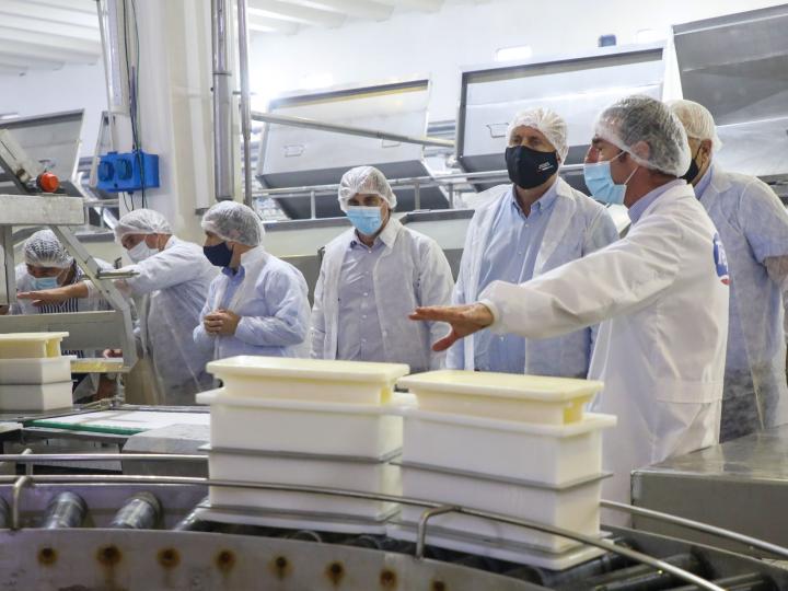El gobernador visitó también la fábrica Tregar.