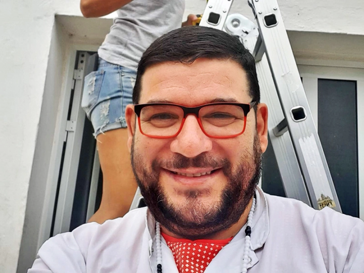 Murió por covid un querido director de escuela