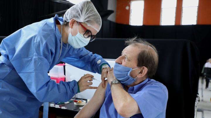 Santa Fe ya aplicó 700 mil dosis de vacunas