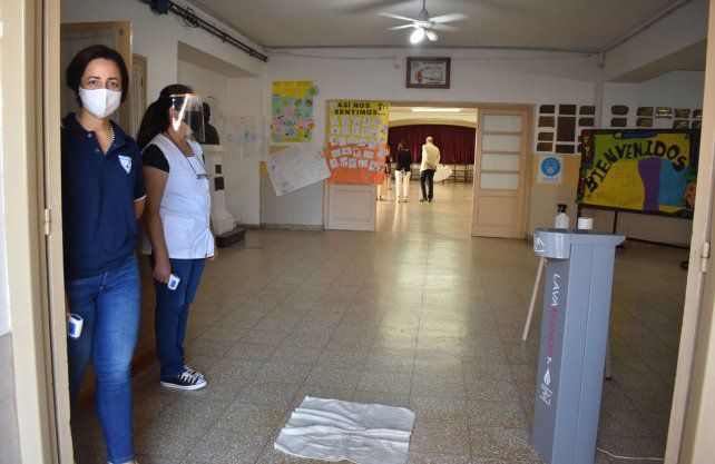 Los maestros deben tramitar la credencial para poder circular