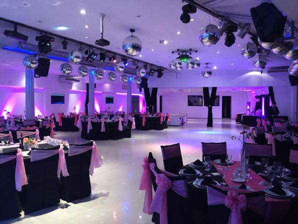 Autorizan la actividad en salones de eventos