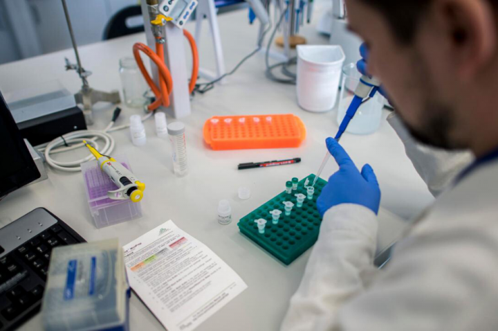 Caen los contagios de coronavirus en Santa Fe