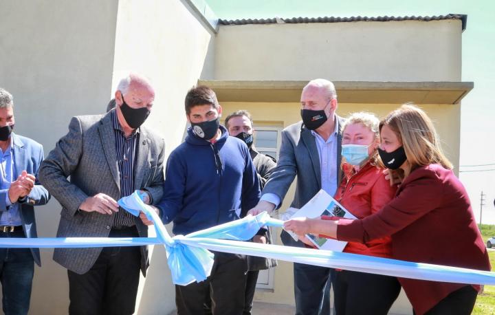 Perotti entregó otras 63 viviendas en la provincia