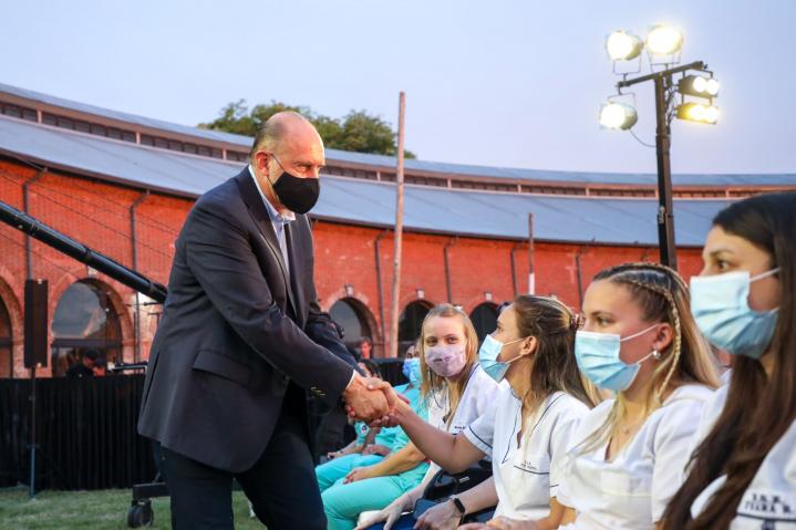 Perotti reconoció a graduados de enfermería