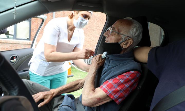 Santa Fe inició la vacunación con dosis de refuerzo